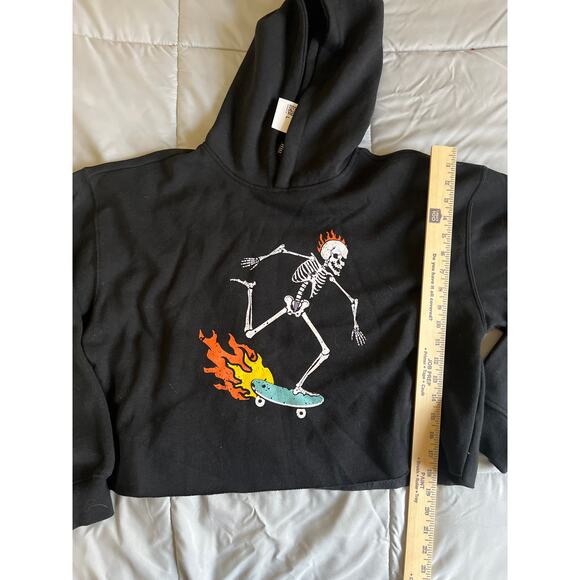 Forever 21 skull skating‎ cropped black hoodie size large NWT ￼ - Picture 1 of 4